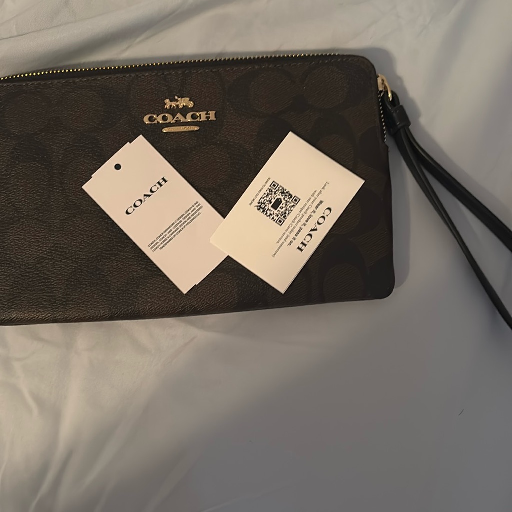 New With Tickets Coach BrownBlack Wristlet